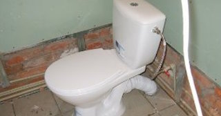 Установка приставного унитаза в Норильске - монтаж и подключение, СантехДомНрл от 5118 рублей